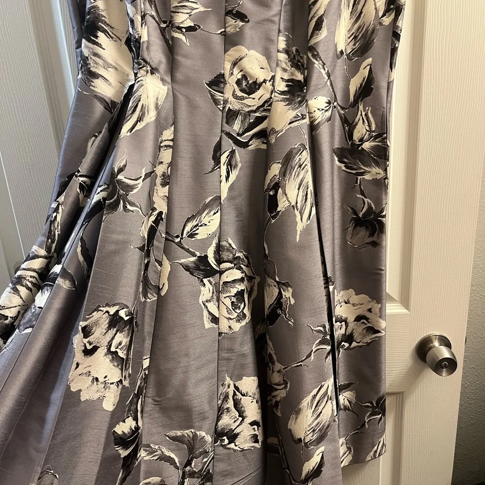 Silver grey deep V cocktail dress - Picture 2 of 12